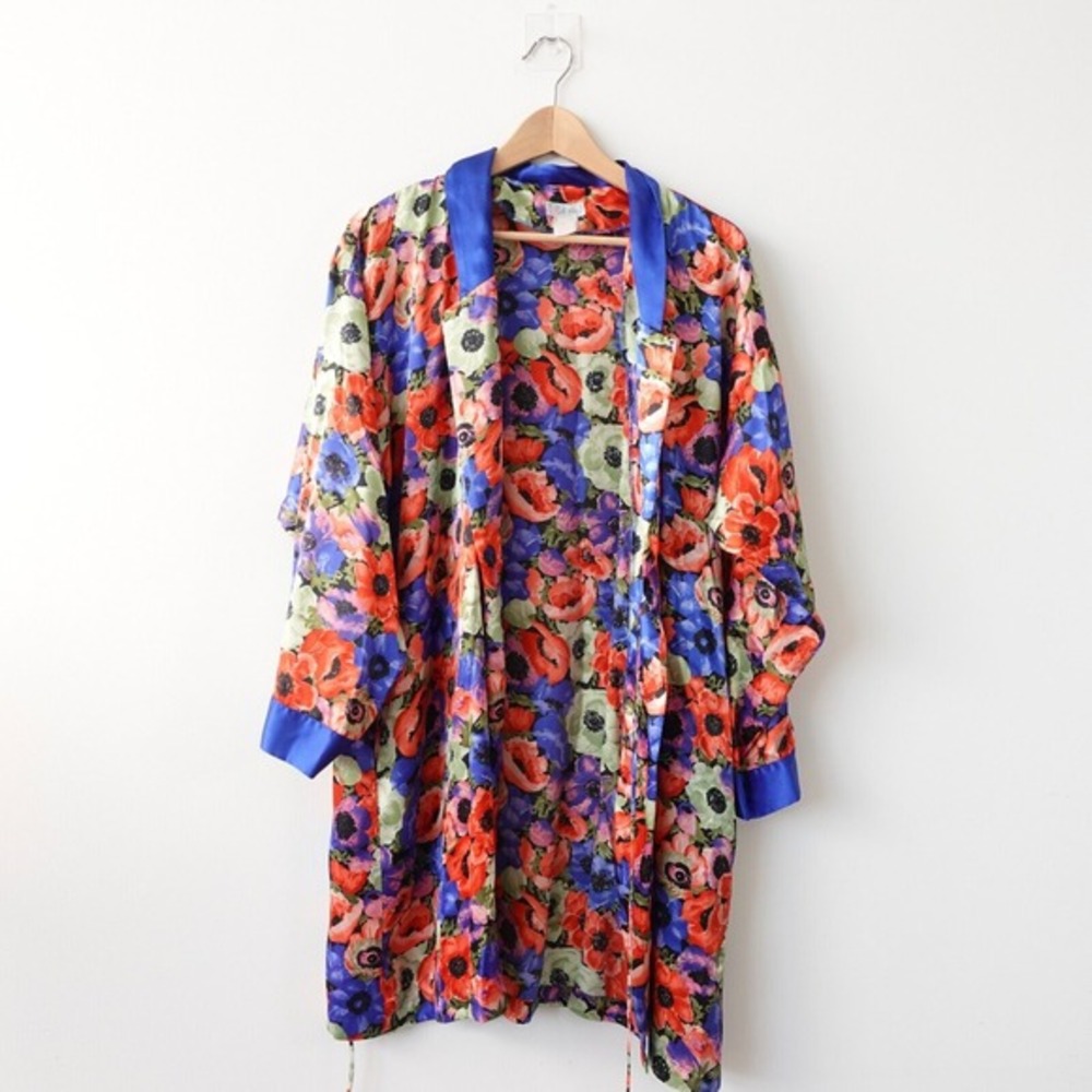 90s VINTAGE Robe Medium ETIENNE Red‎ Floral Allover Mini Kimono Sleepwear Bold